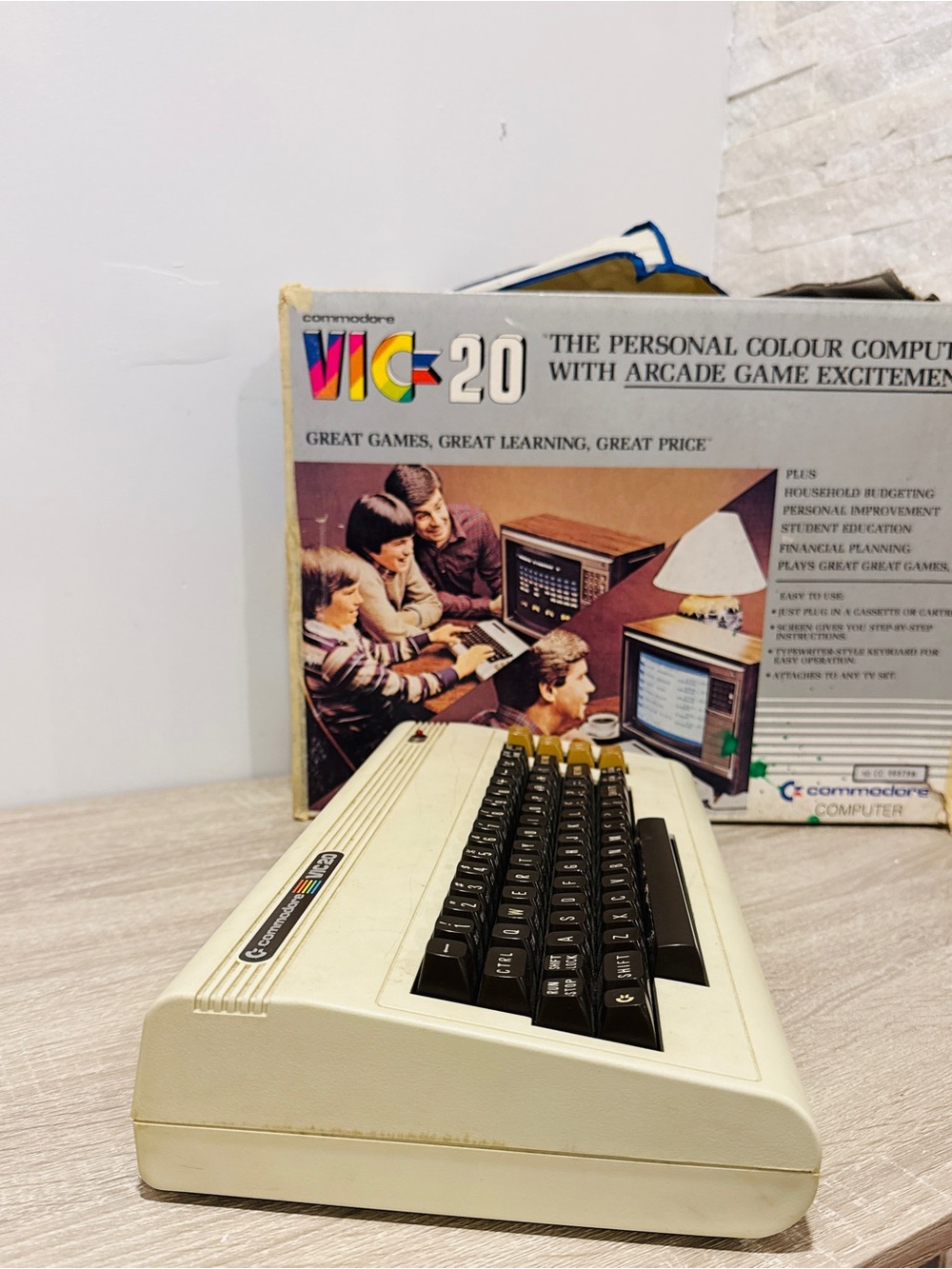 Vintage Commodore VIC-20 Computer System - Tested & Working - In Box w/ Cables - Picture 13 of 17